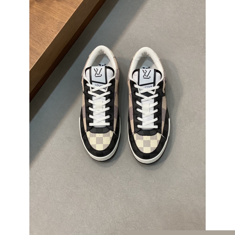 l**is V*t*n sneakers